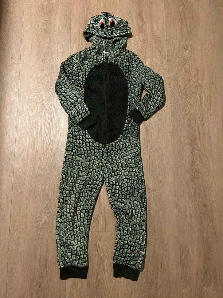 Onesie jongen draak maat 122 / 128, Kinderen en Baby's, Kinderkleding | Maat 122, Zo goed als nieuw, Jongen, Nacht- of Onderkleding