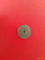 Oude munt met gat, Postzegels en Munten, Ophalen of Verzenden