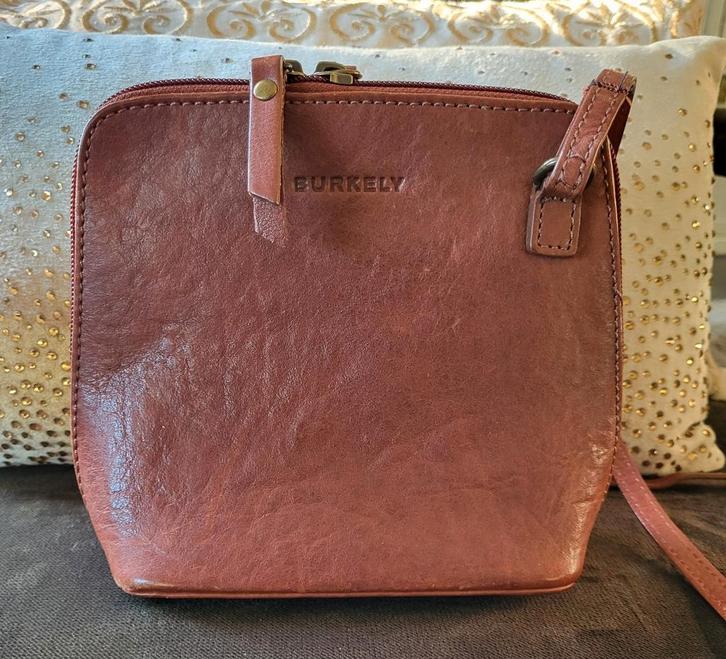 Leder Burkely crossbody tas., Sieraden, Tassen en Uiterlijk, Tassen | Damestassen, Zo goed als nieuw, Schoudertasje, Bruin, Ophalen of Verzenden