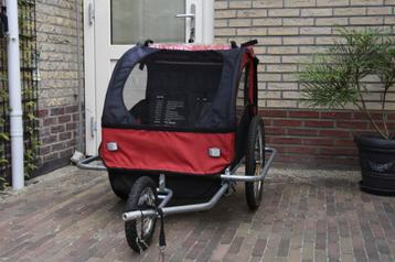 Mooie fietskar met zitplaatsen voor 2 kindjes beschikbaar voor biedingen