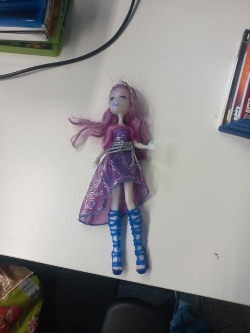 Spooktacular Popstar Doll, Verzamelen, Poppen, Zo goed als nieuw, Pop, Ophalen of Verzenden