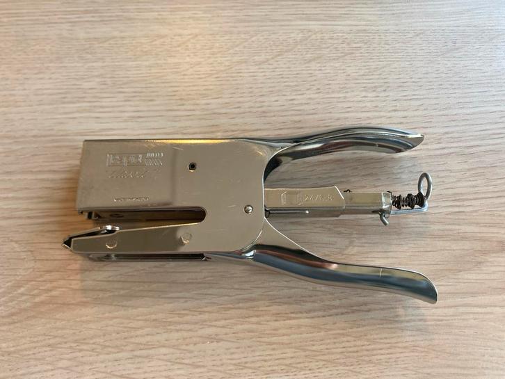 Rapid Classic 1 Nietmachine, Diversen, Bureau-accessoires, Gebruikt, Ophalen of Verzenden