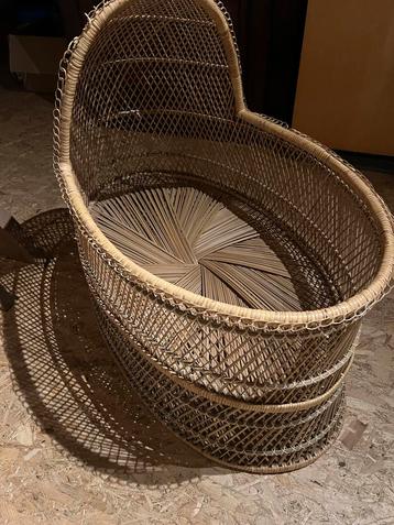 Retro Rotan Baby Wiegje beschikbaar voor biedingen