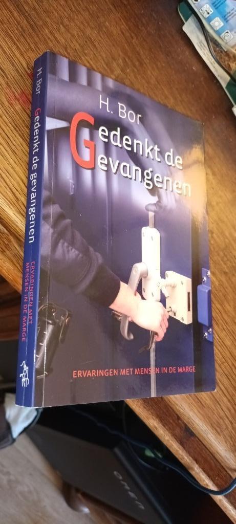 H.Bor - Gedenkt de gevangenen, Boeken, Godsdienst en Theologie, Gelezen, Christendom | Protestants, Ophalen of Verzenden