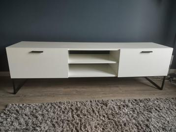 Tv meubel beschikbaar voor biedingen