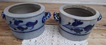 Stel van 2 oude Keulse potten met tulpen  beschikbaar voor biedingen