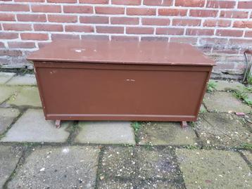 Brocante Franse (opberg) kist beschikbaar voor biedingen