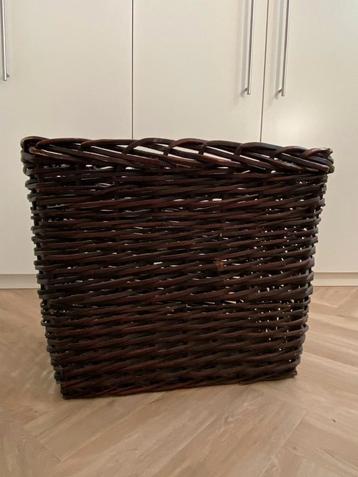 * Mand riet (L65 x  B46 x H50) beschikbaar voor biedingen