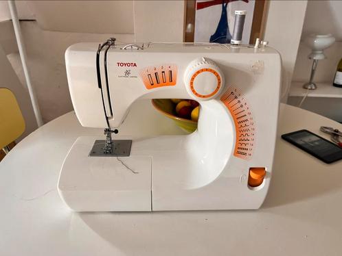 Toyota RS2000 Sewing Machine, Hobby en Vrije tijd, Naaimachines en Toebehoren, Gebruikt, Naaimachine, Overige merken, Ophalen