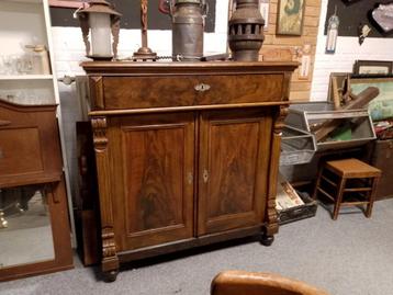Antiek dressoir  beschikbaar voor biedingen