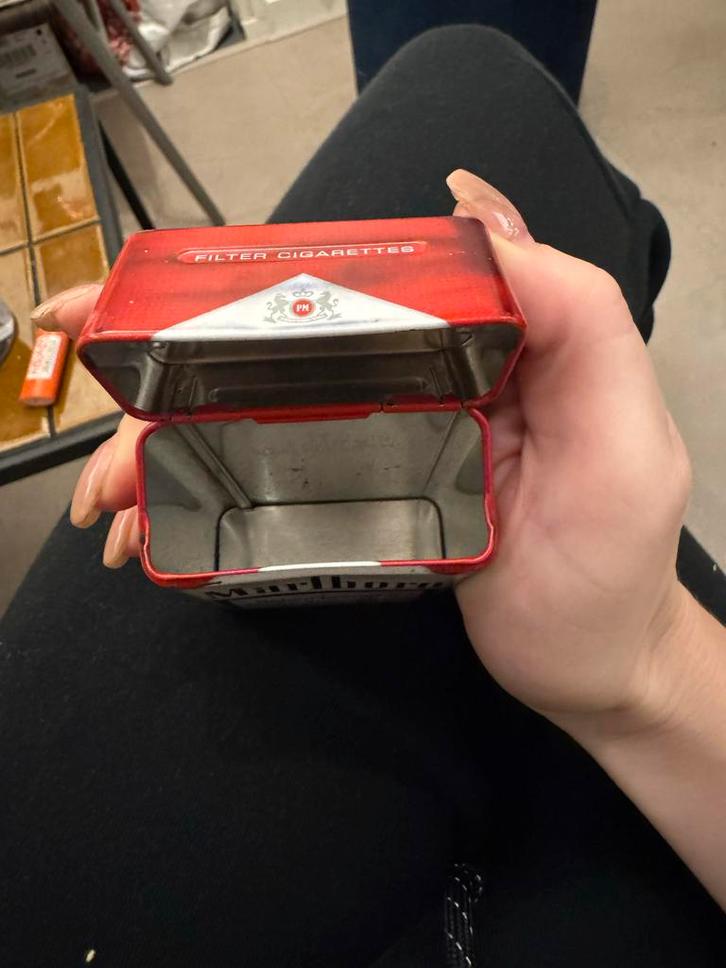 Oud Marlboro Sigarettendoosje Metaal, Verzamelen, Rookartikelen, Aanstekers en Luciferdoosjes, Gebruikt, Tabaksdoos of Verpakking