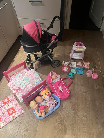 Poppenset met poppenwagen, bedje en andere accessoires! beschikbaar voor biedingen