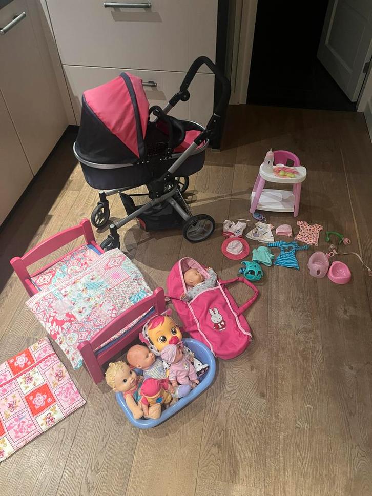 Poppenset met poppenwagen, bedje en andere accessoires!, Kinderen en Baby's, Speelgoed | Poppen, Gebruikt, Babypop, Ophalen