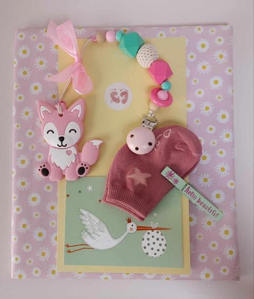 Cadeaupakket met een boek, sokjes en een speenkoord, Kinderen en Baby's, Kraamcadeaus en Geboorteborden, Nieuw, Ophalen of Verzenden