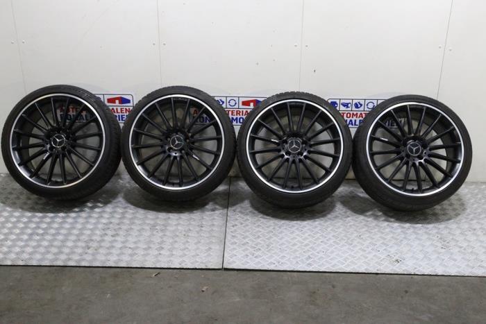 Sportvelgenset + banden van een Mercedes CLA (CLA-Klasse 13-, Auto-onderdelen, Gebruikt, -, -, Ophalen of Verzenden