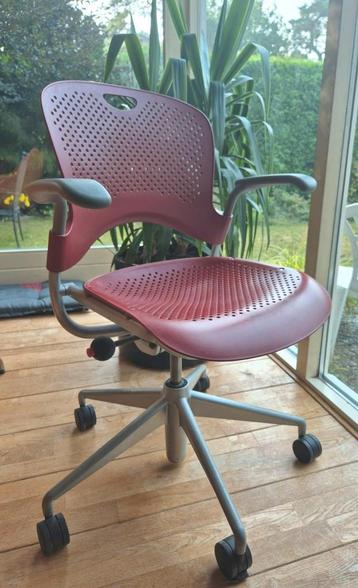 Herman Miller bureaustoel rood beschikbaar voor biedingen