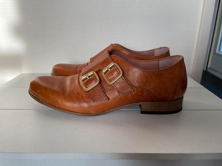 Gespschoenen congac bruin leer Sacha gesp schoen 39, Kleding | Dames, Schoenen, Zo goed als nieuw, Instappers, Bruin, Ophalen of Verzenden