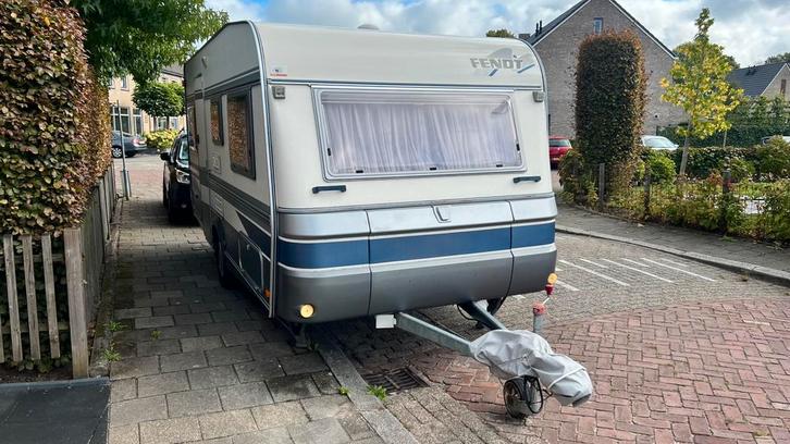 Fendt 496 TF voortent en uitbouw met mover, Caravans en Kamperen, Caravans, Particulier, tot en met 4, 750 - 1000 kg, Rondzit