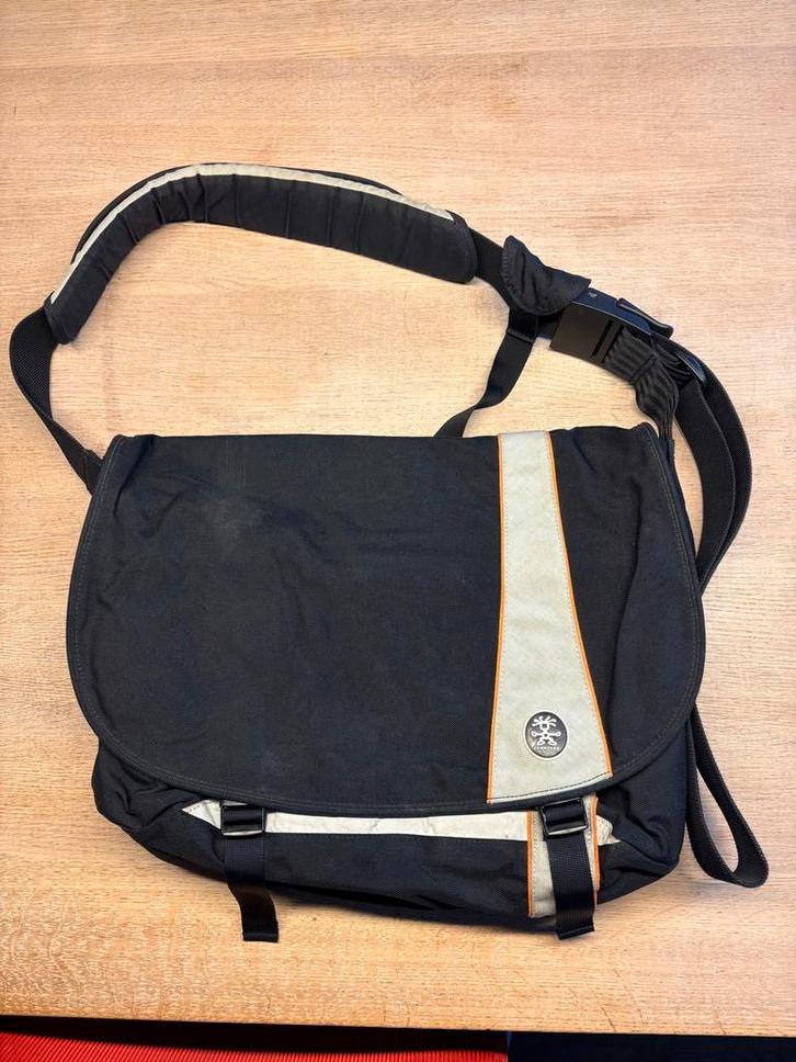 Crumpler Laptoptas 14 Inch. met uitneembare laptophoes, Computers en Software, Laptoptassen, Gebruikt, Schoudertas, 14 inch, Ophalen of Verzenden