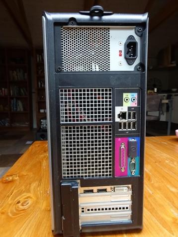 Desktop computer beschikbaar voor biedingen