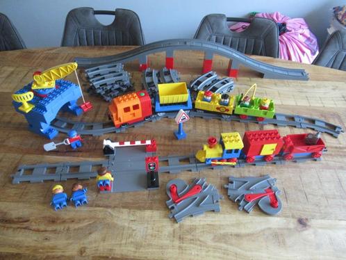 Duplo trein treinbaan met brug wissels en veel extra spoor, Kinderen en Baby's, Speelgoed | Duplo en Lego, Zo goed als nieuw, Duplo
