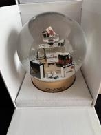Prachtige Chanel sneeuwbol Snow Globe vip gift, Huis en Inrichting, Woonaccessoires | Stolpen, Ophalen of Verzenden, Nieuw