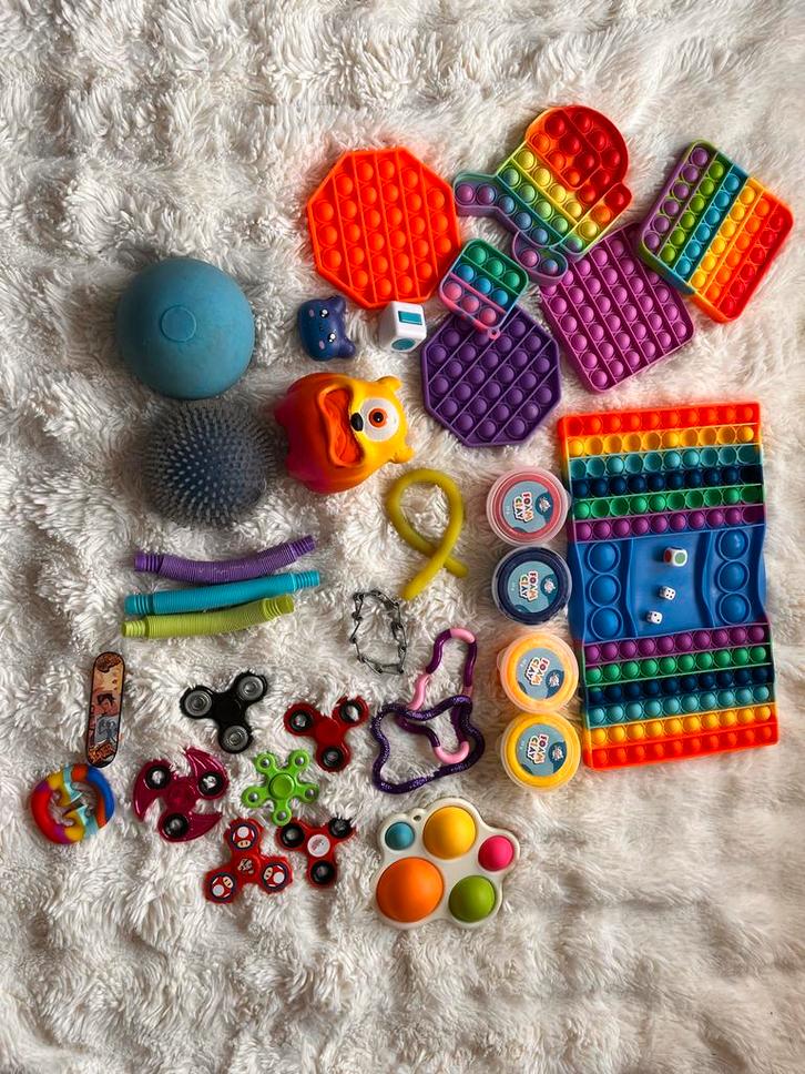 Box met Fidget Speelgoed, Kinderen en Baby's, Speelgoed | Overig, Zo goed als nieuw, Jongen of Meisje, Ophalen