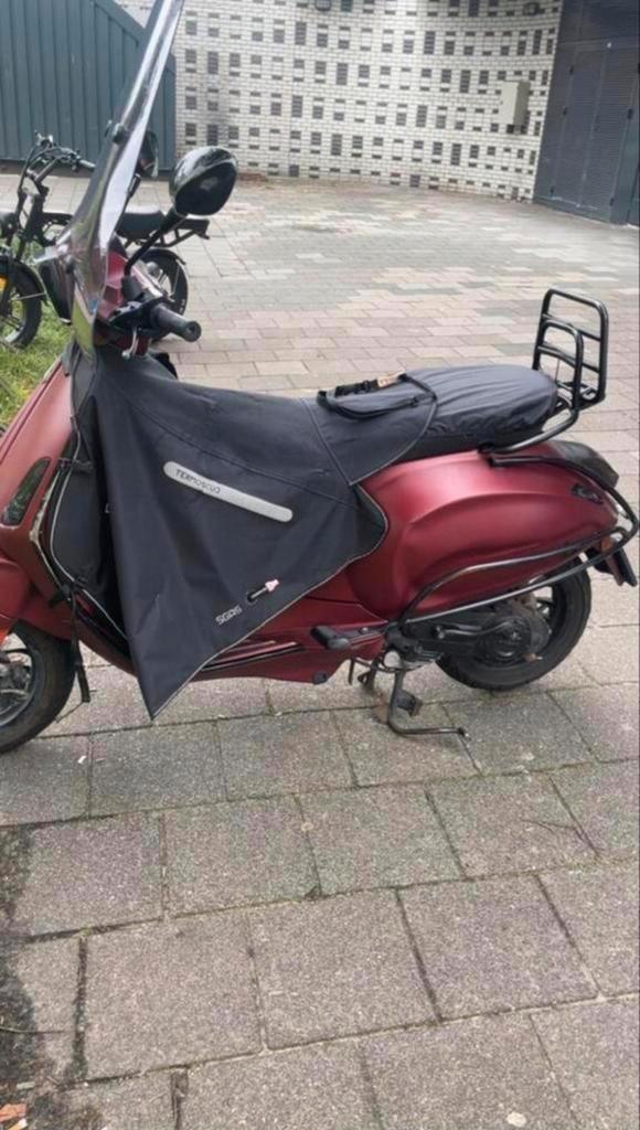 Vespa sprint 2016, Fietsen en Brommers, Snorfietsen en Snorscooters, Gebruikt, Vespa, Benzine, Ophalen of Verzenden