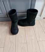 Uggs Classic Short 39, Zwart, Lage of Enkellaarzen, Ophalen of Verzenden, Uggs