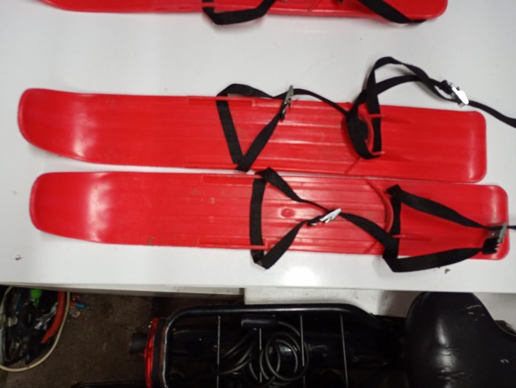 Kinderski's voor skieen op de sneeuw in het gras, Sport en Fitness, Skiën en Langlaufen, Gebruikt, Minder dan 100 cm, Ski's, Ophalen