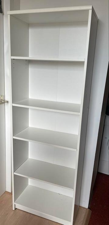Witte Boekenkast 172x60x28 beschikbaar voor biedingen