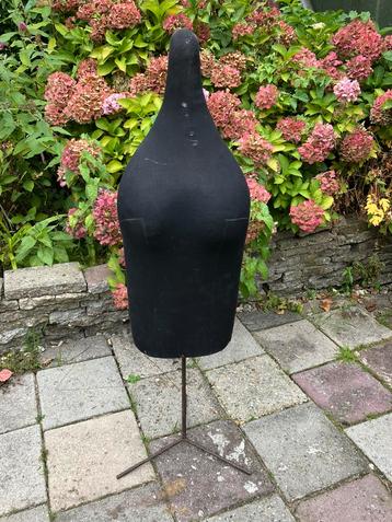 Antieke paspop beschikbaar voor biedingen