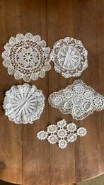 5 kleedjes kantklossen gehaakt wit, Ophalen of Verzenden