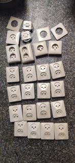 Vintage Bakeliet Stopcontacten - Jaren 50/60, Doe-het-zelf en Verbouw, Elektra en Kabels, Ophalen of Verzenden, Gebruikt, Stopcontact