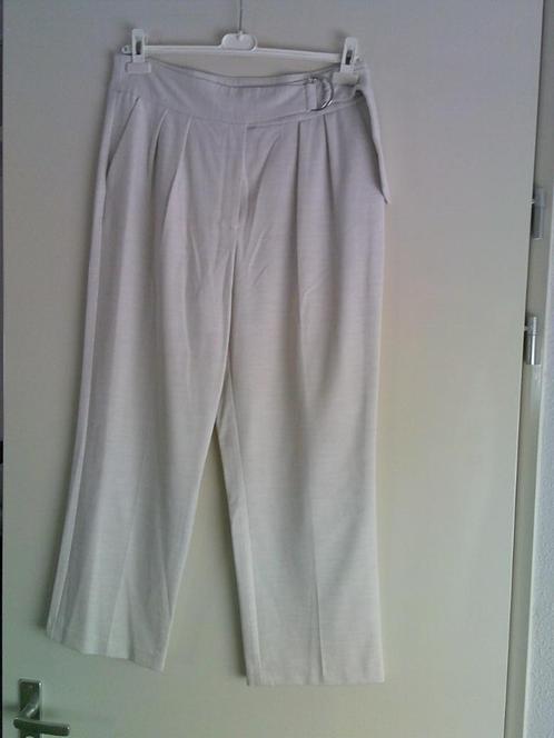 MOOIE CREME KLEURIGE BROEK MAAT 44 (VALT ALS 42), Kleding | Dames, Broeken en Pantalons, Zo goed als nieuw, Maat 42/44 (L), Beige