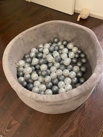 Ballenbak met ballen - Grijs beschikbaar voor biedingen