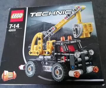 Lego Technic set 42031 (2015) - Cherry picker (2 modellen). beschikbaar voor biedingen