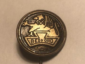 Metalen BEDFORD AUTOMERK Speld (Zwart/Metaalkleur). beschikbaar voor biedingen