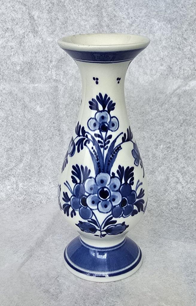 Porceleyne Fles: slank, sierlijk vaasje (1975), Antiek en Kunst, Antiek | Keramiek en Aardewerk, Ophalen of Verzenden