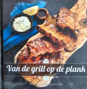 Van de grill op de plank  beschikbaar voor biedingen