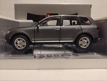 Volkswagen Touareg donkergrijs Bburago dealerbox 1:18 KRD beschikbaar voor biedingen
