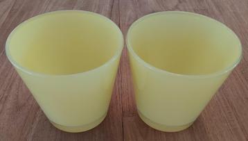 2 gele glazen potten / bloempotten beschikbaar voor biedingen