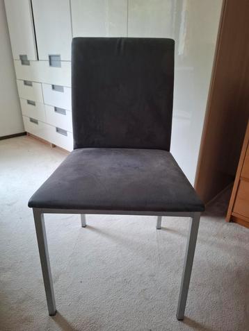 4 mooie antracietgrijze eetkamerstoelen  beschikbaar voor biedingen