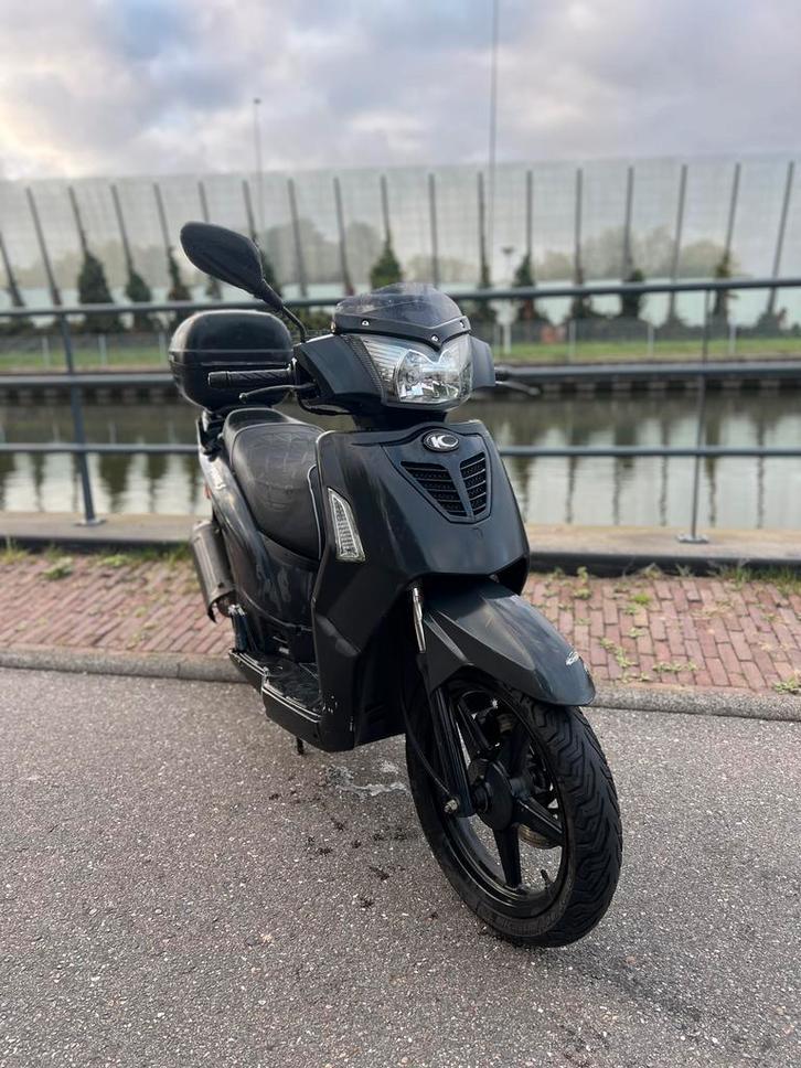 Kymco People s 2017 | 2e eigenaar (blauw kenteken), Fietsen en Brommers, Scooters | Kymco, Zo goed als nieuw, People S, Maximaal 25 km/u