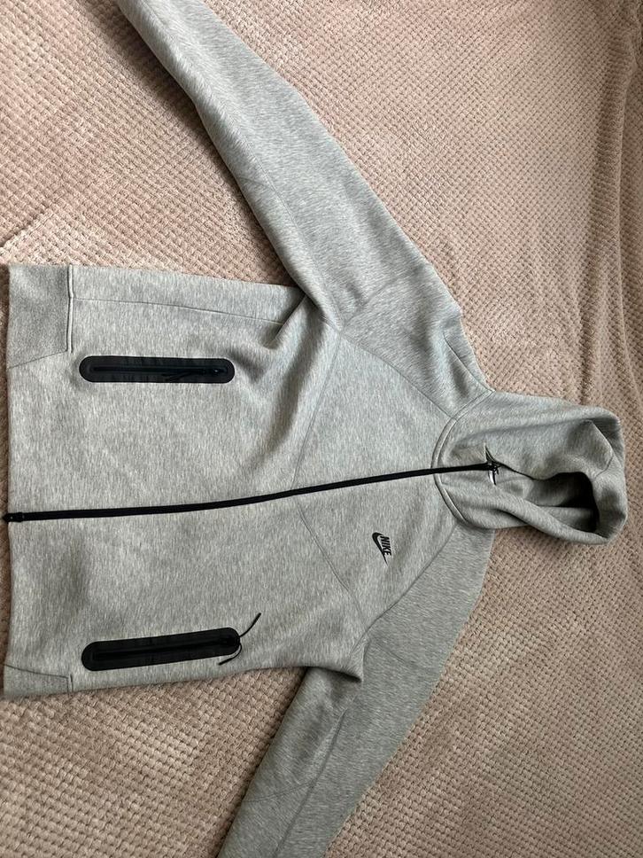 Nike teck fleece, Kleding | Heren, Sportkleding, Zo goed als nieuw, Algemeen, Maat 52/54 (L), Grijs, Ophalen of Verzenden