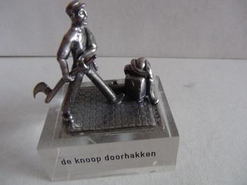 MIniatuur zilver S17f man bijl knoop zilveren miniaturen gez beschikbaar voor biedingen
