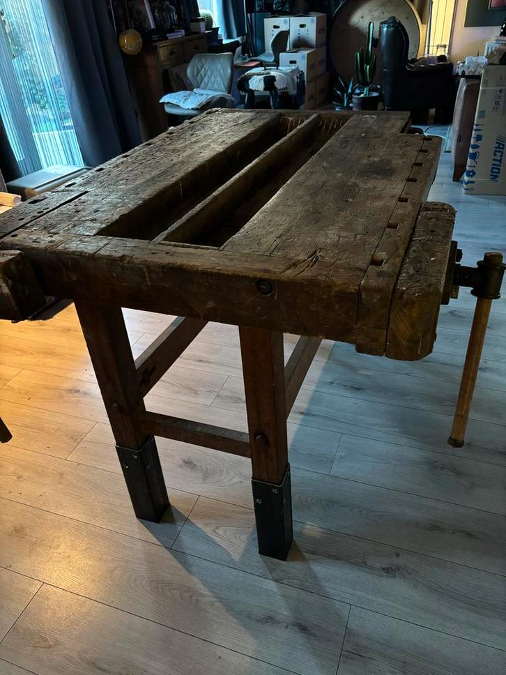 Oude Houten Werkbank met Bankschroef, Doe-het-zelf en Verbouw, Werkbanken, Gebruikt, 120 tot 170 cm, Bankschroef, Ophalen
