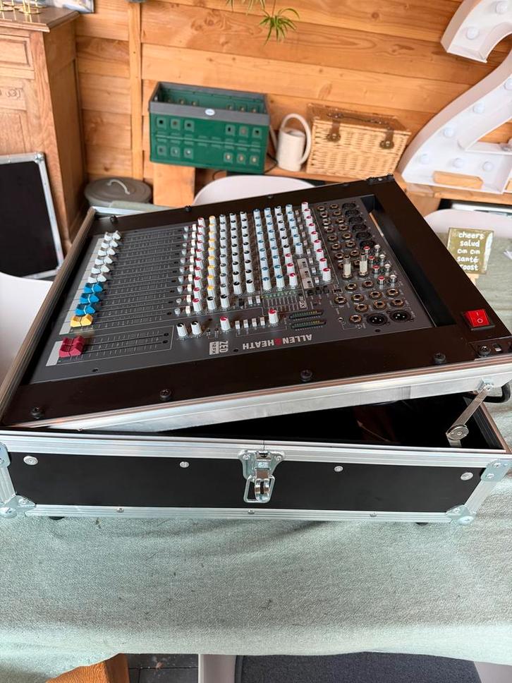Allen & Heath Zed12FX Mengpaneel, Muziek en Instrumenten, Mengpanelen, Gebruikt, 10 tot 20 kanalen, Microfooningang, Ophalen