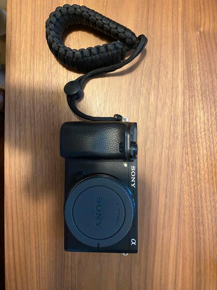 Sony A6300 + 2 Lenzen - Complete Set! Incl small rig, Audio, Tv en Foto, Fotografie | Accu's en Batterijen, Gebruikt, Ophalen of Verzenden