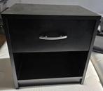 Zwart nachtkastje met lade en open vak., Ophalen